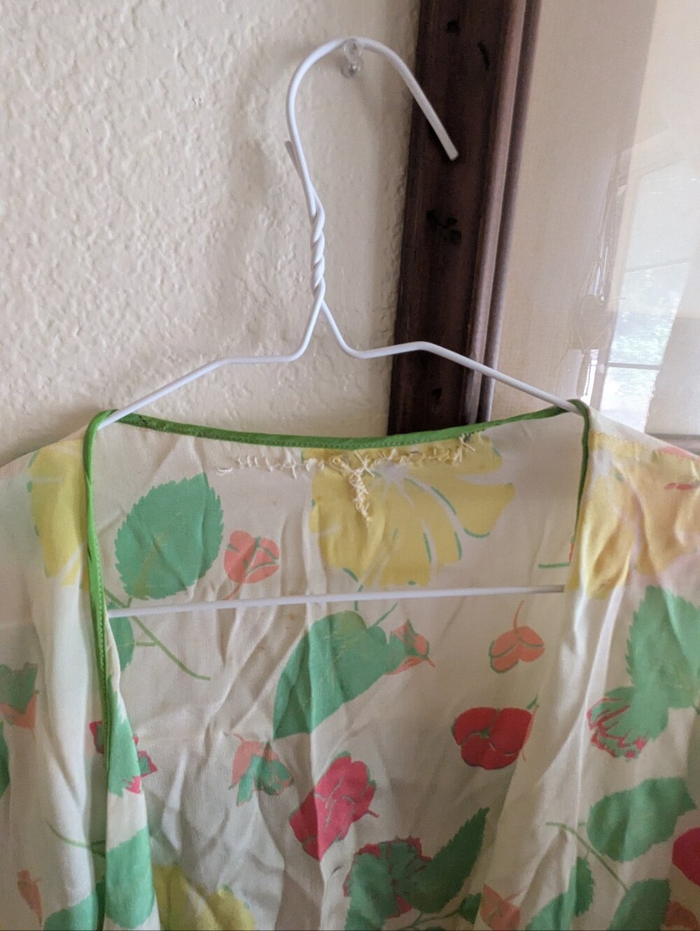1930's Delicate Silk Robe - Picture 3 of 9